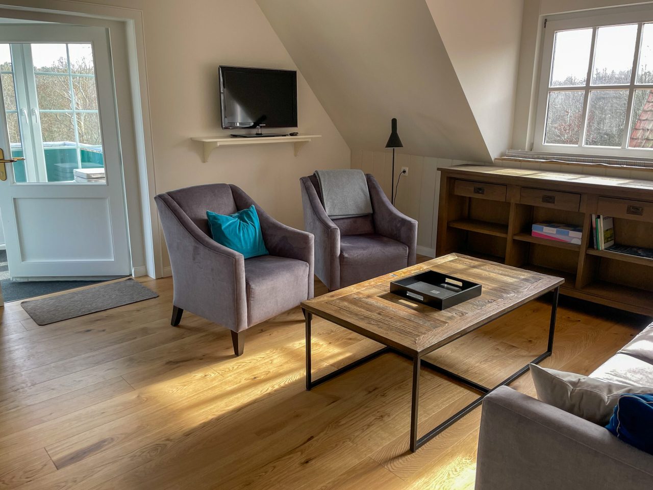 Wohnzimmer mit direktem Zugang zur Küche