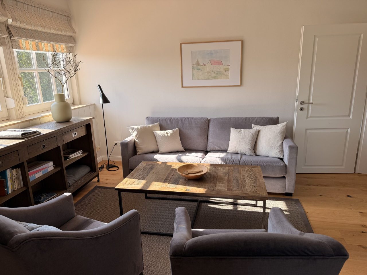 Wohnzimmer mit direktem Zugang zur Küche